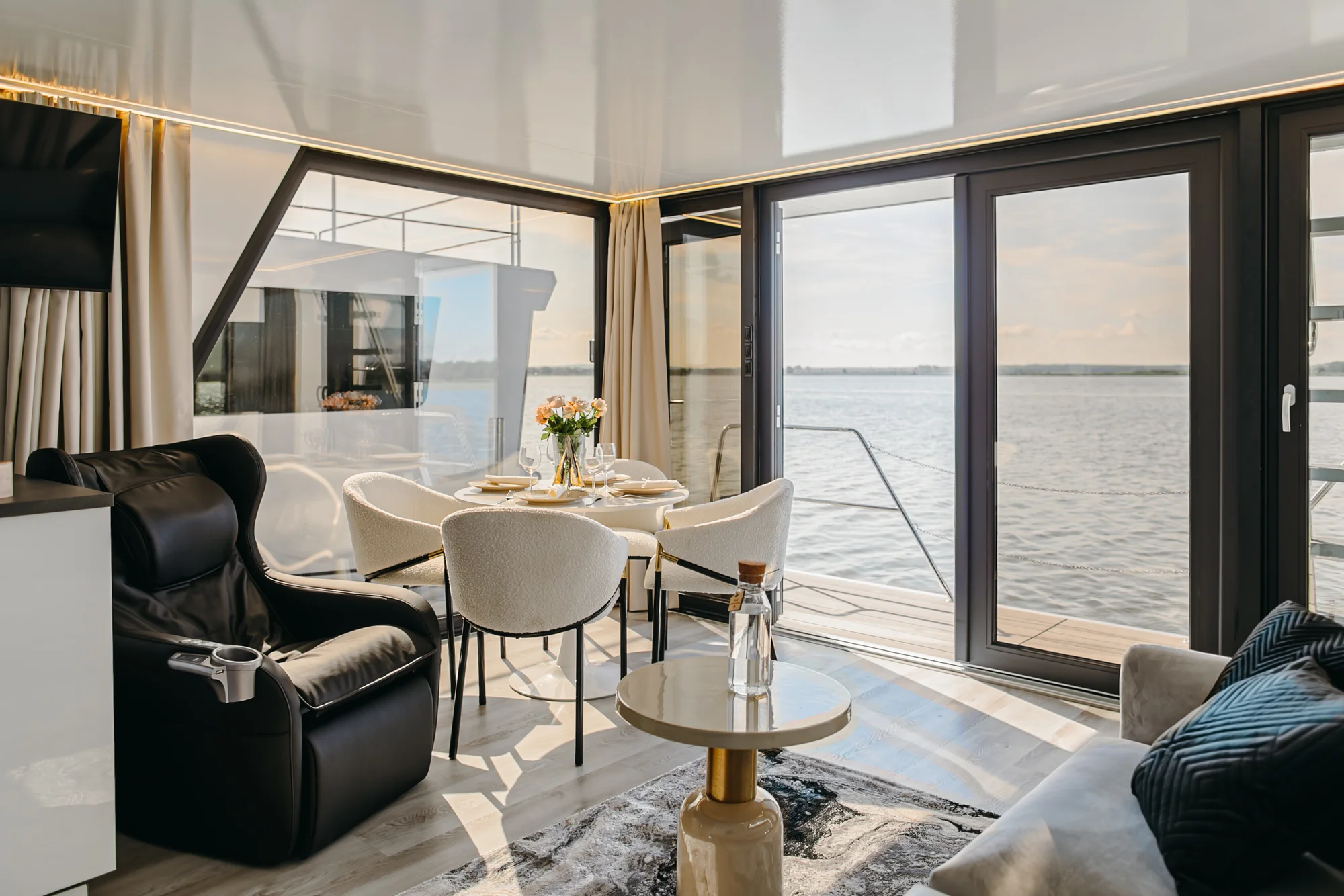 Luxusní houseboaty na jezeře: strava i privátní wellness - Obrázek 6