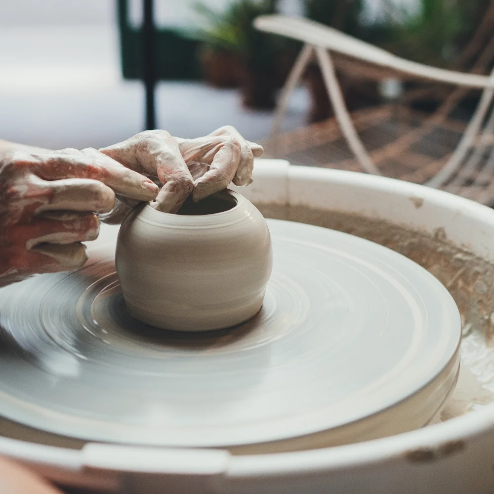 Kurz keramiky: točení na kruhu, modelování i glazura - Obrázek 2