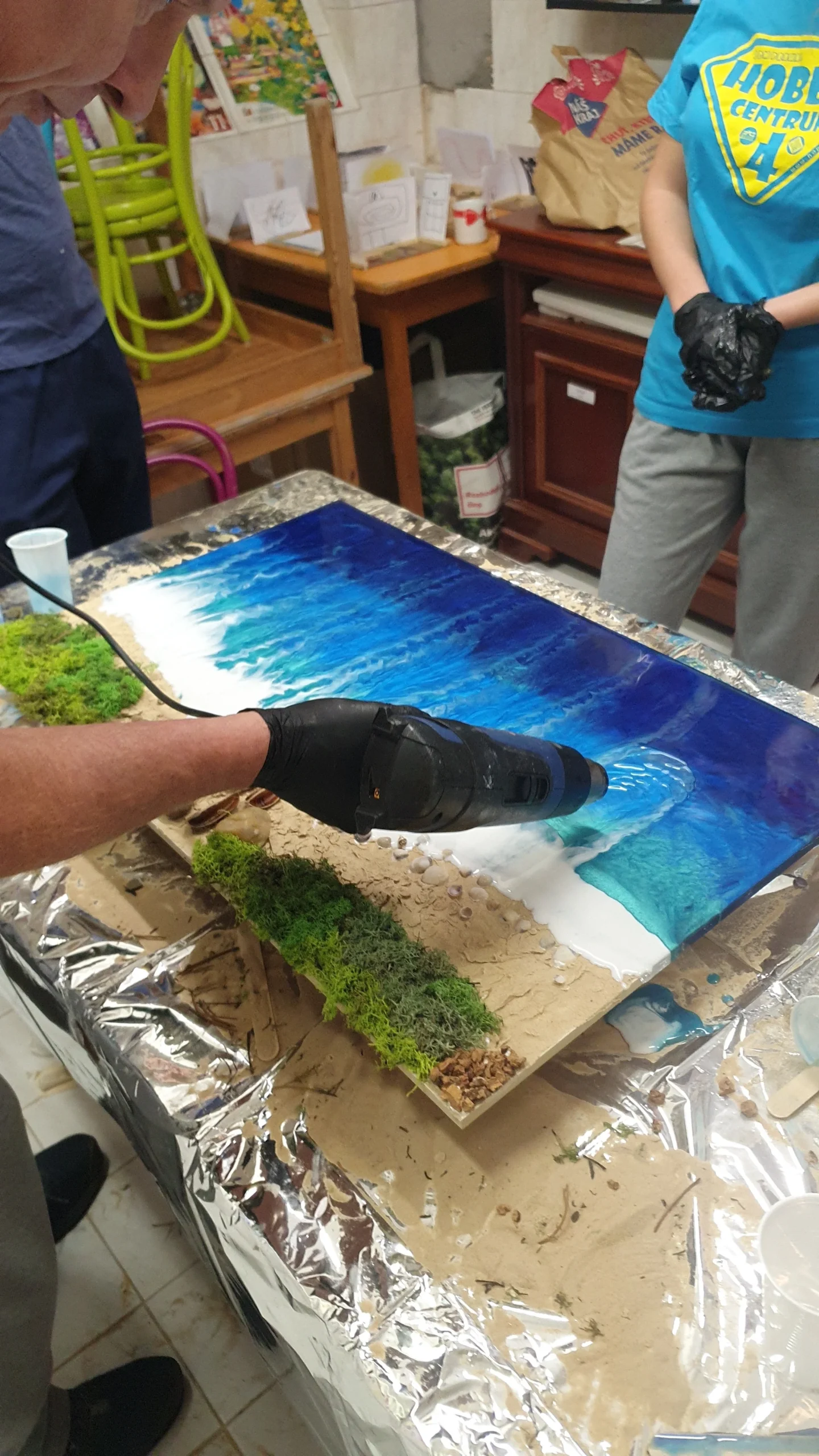 Kurz výroby z pryskyřice: prkénka, podtácky, obrazy - Obrázek 7