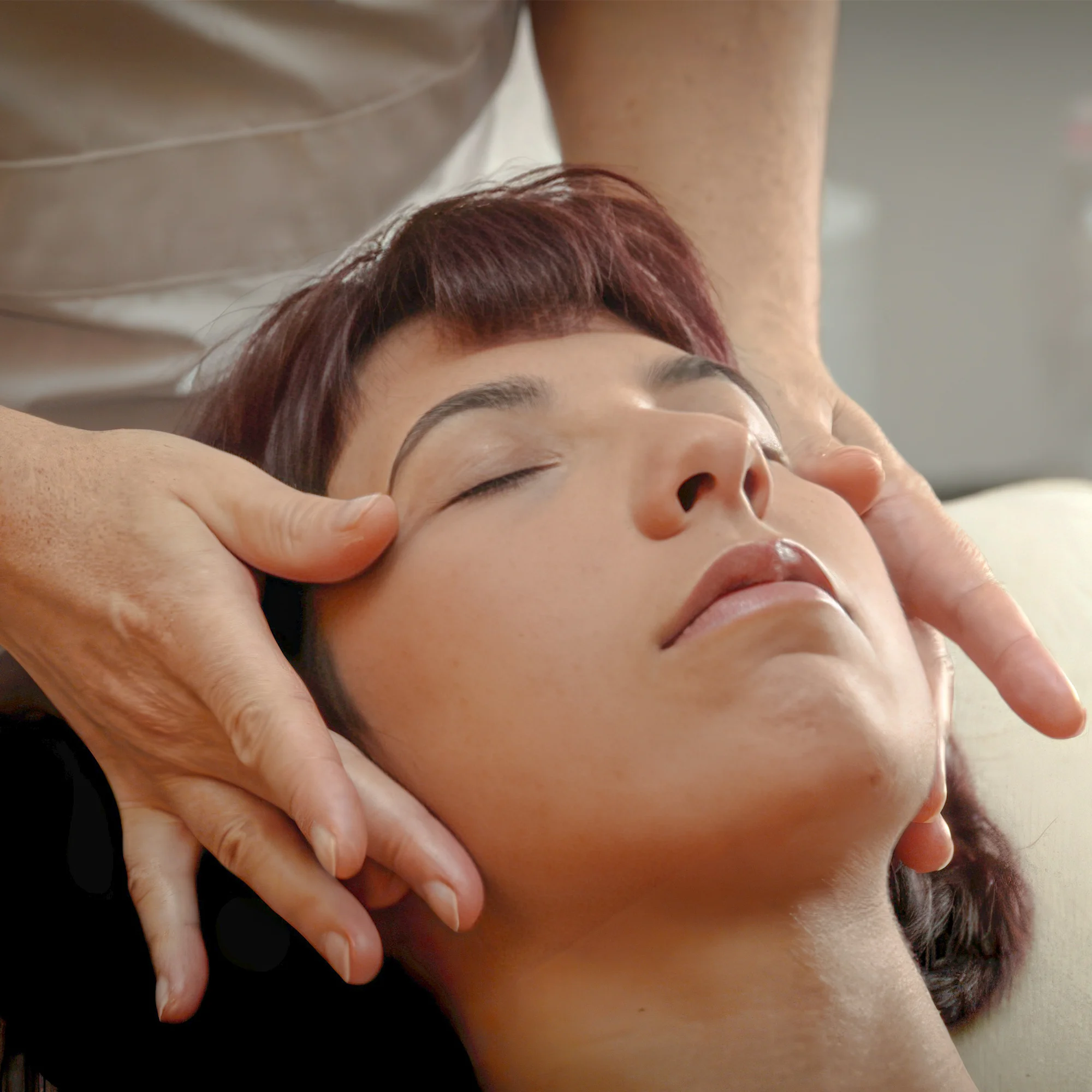 Uvolňující masáž: kalifornská, ajurvédská i obličejová - Obrázek 2