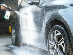 Precizní mytí auta u vás doma: exteriér i interiér