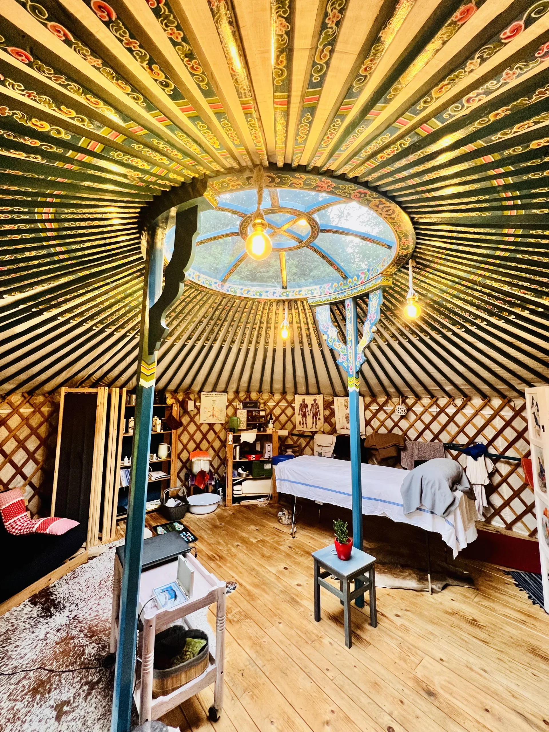 Relaxační masáže v jurtě: lomi lomi i lávové kameny - Obrázek 8