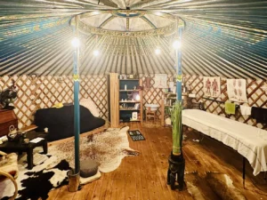 Relaxační masáže v jurtě: lomi lomi i lávové kameny