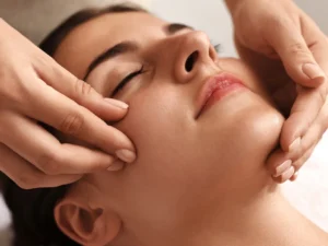 Kosmetická masáž obličeje i péče pro unavenou pleť