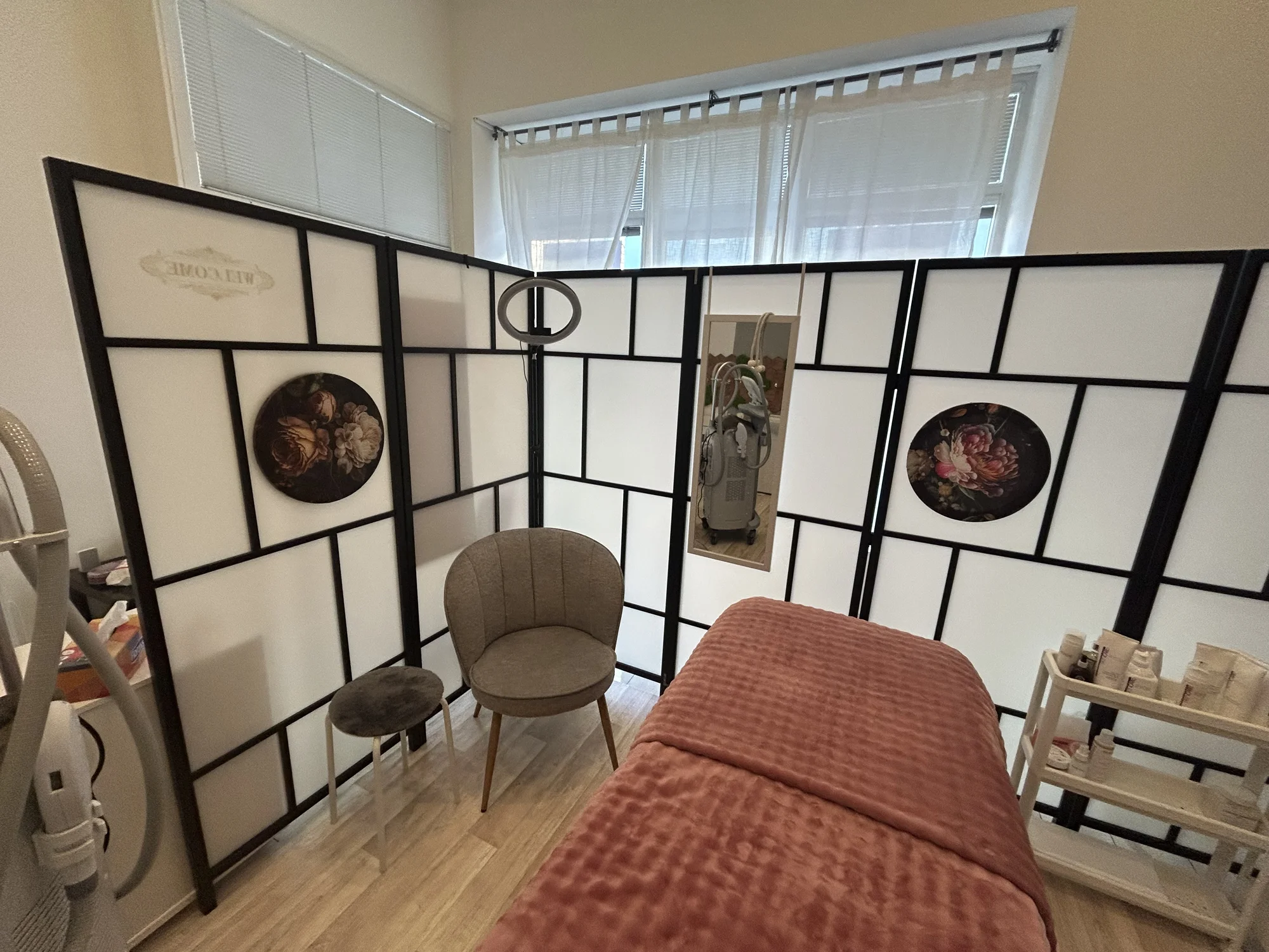 Královská kosmetika, omlazující péče i léčba akné - Obrázek 9