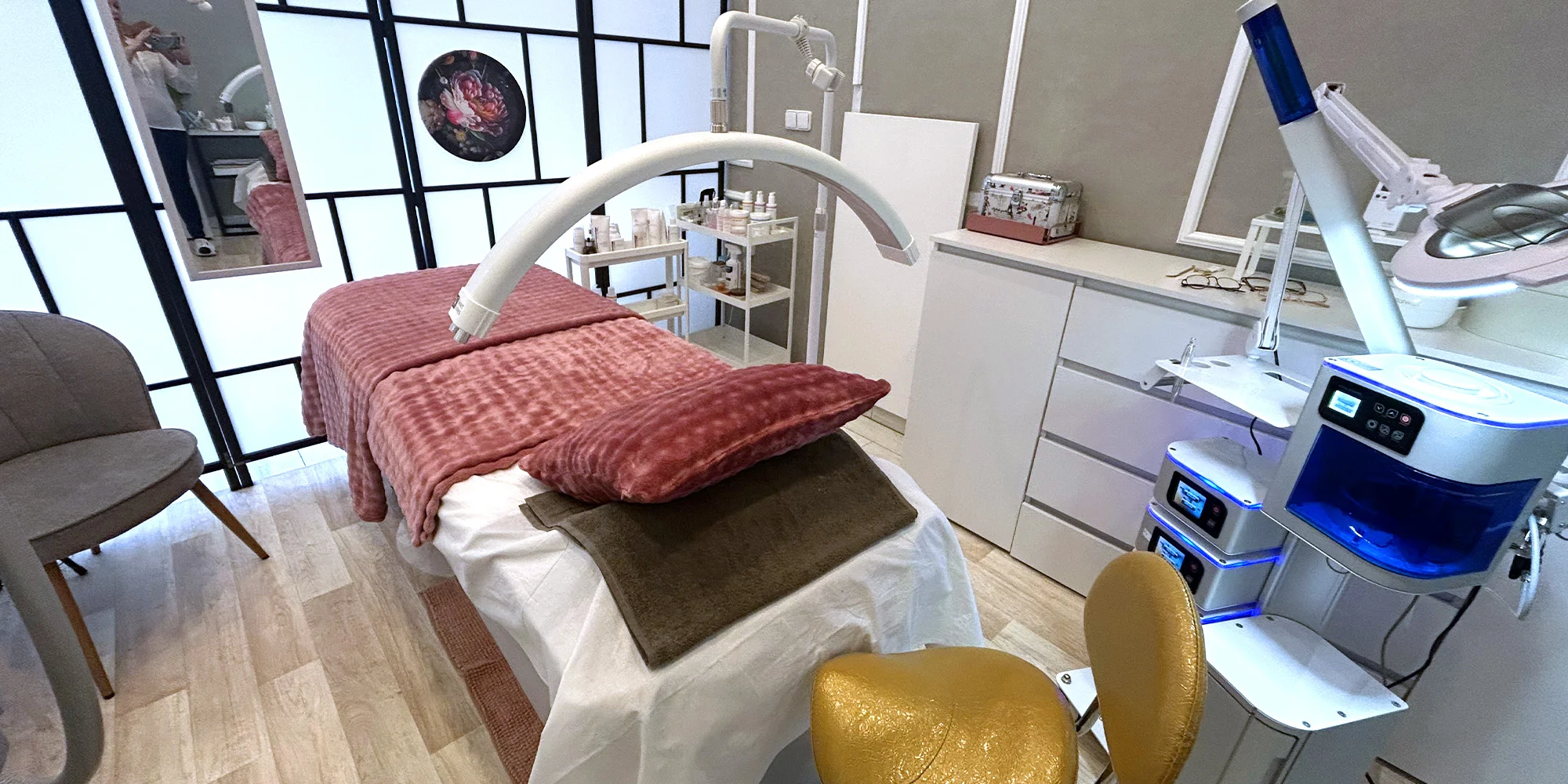 Královská kosmetika, omlazující péče i léčba akné - Obrázek 5