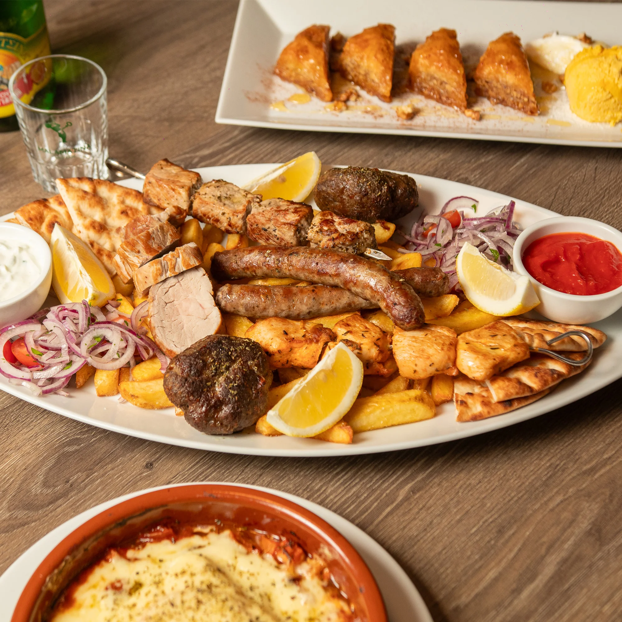 Řecké menu s dezertem a lahví vína pro 2 osoby - Obrázek 2