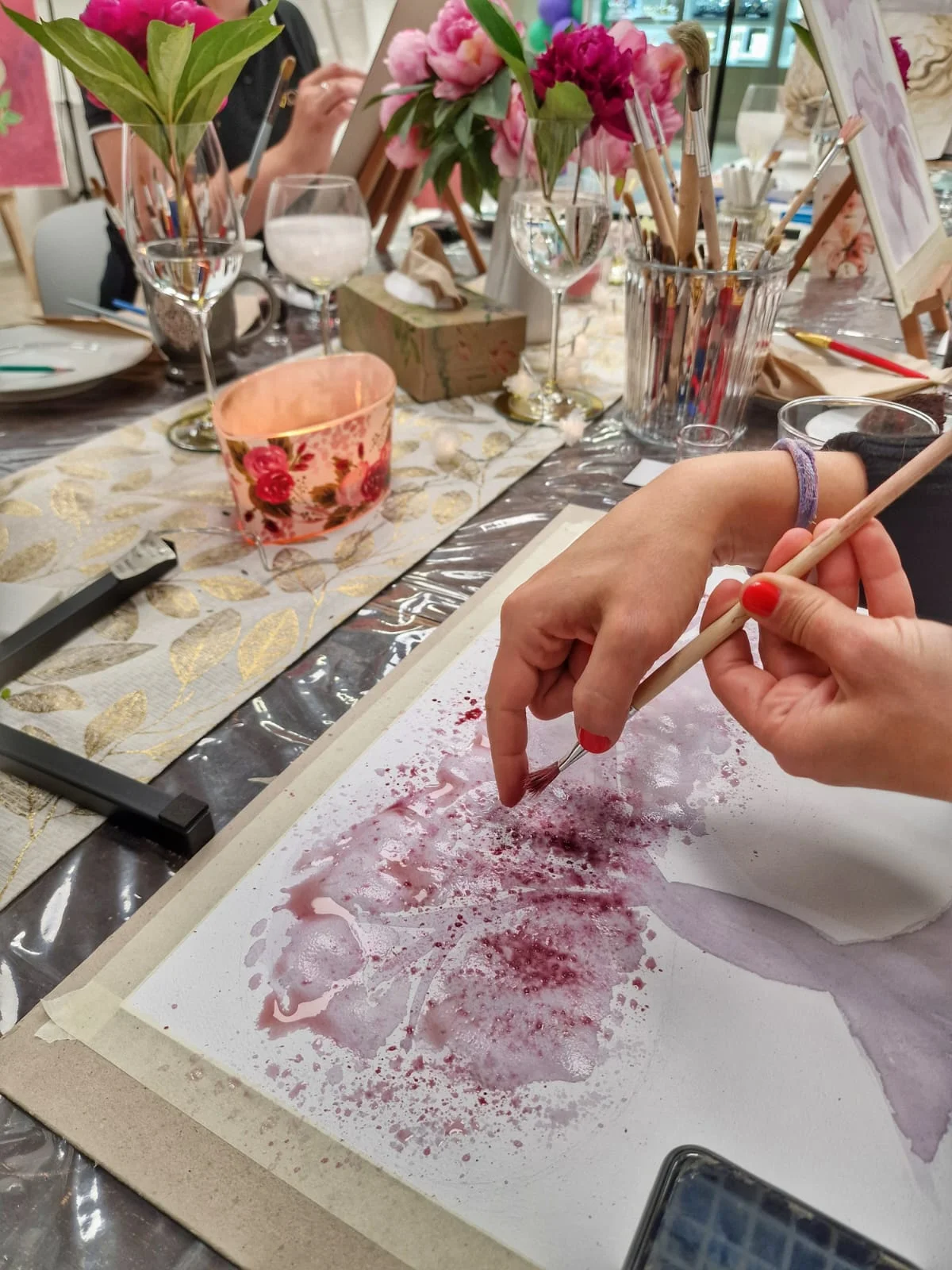 Kurz malby pro 1–2 osoby: akrylem, čajem i kávou - Obrázek 5