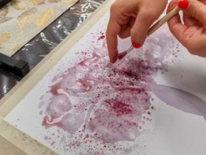 Kurz malby pro 1–2 osoby: akrylem, čajem i kávou