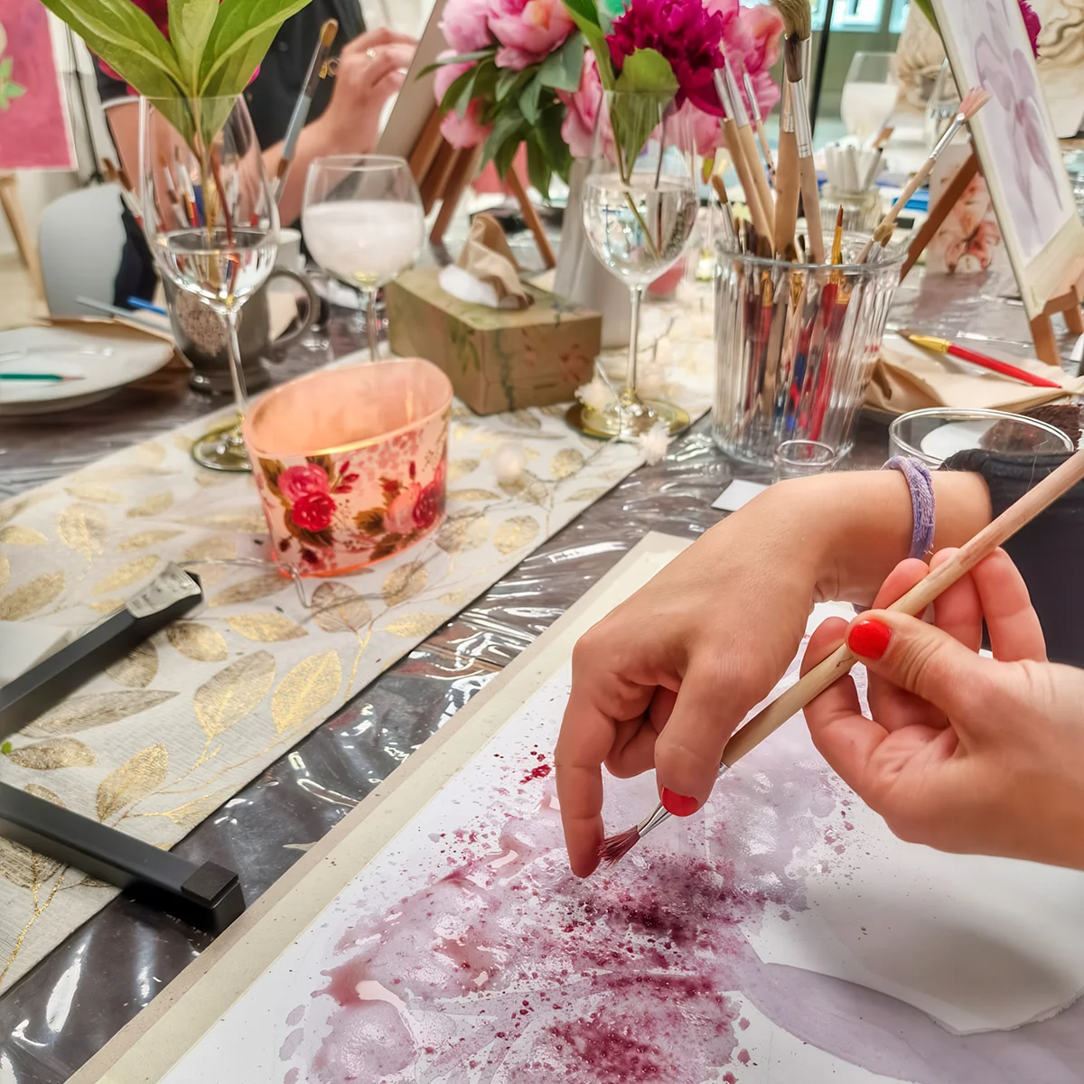 Kurz malby pro 1–2 osoby: akrylem, čajem i kávou - Obrázek 2