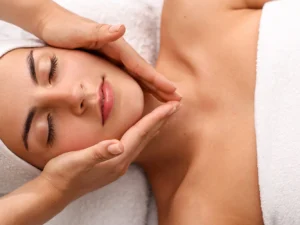 Kompletní kosmetické ošetření, vč. úpravy obočí