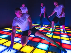 GlowStep: 55 min. pixelových her pro 1–4 osoby