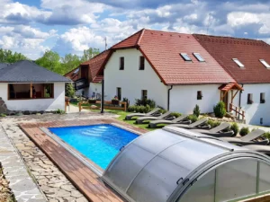 Apartmán či bungalov u Lipna se vstupem do wellness