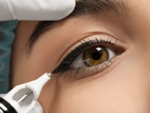 Permanentní make-up: obočí, linky i akvarelové rty