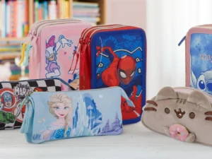 Pouzdra a penály i vč. výbavy: Spider-Man, Minnie i Stich