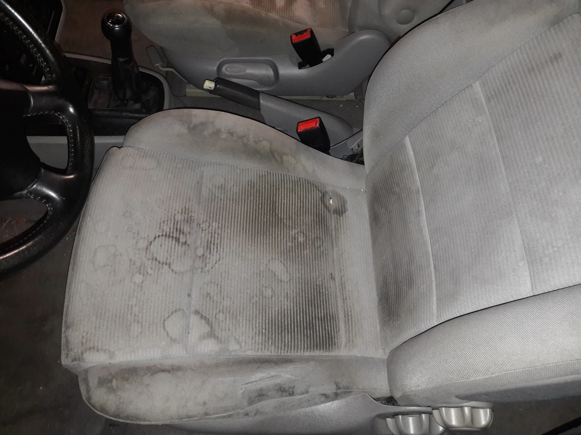 Profesionální čištění interiéru vozu: sedáky, koberce i kufr - Obrázek 5