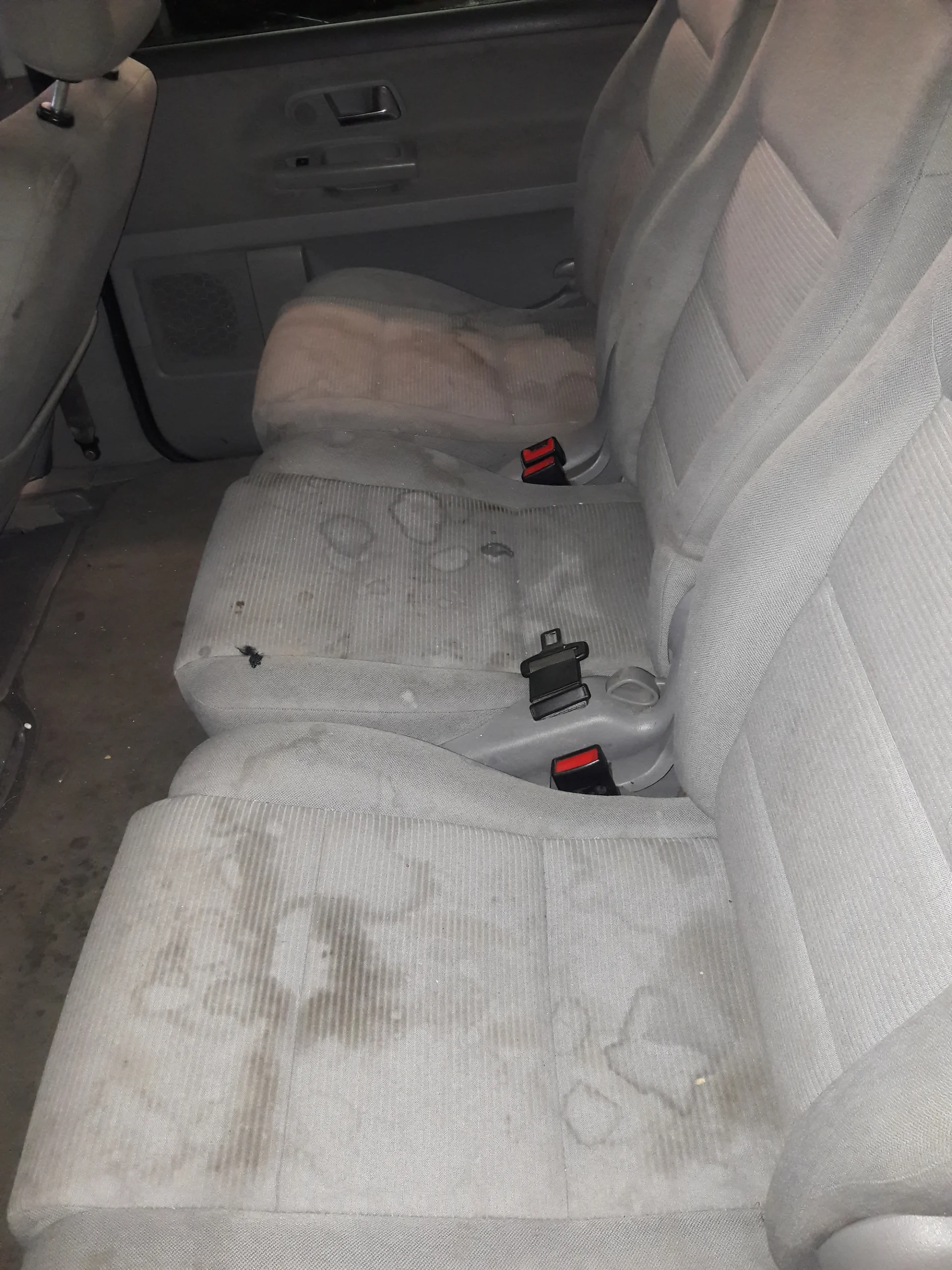 Profesionální čištění interiéru vozu: sedáky, koberce i kufr - Obrázek 8