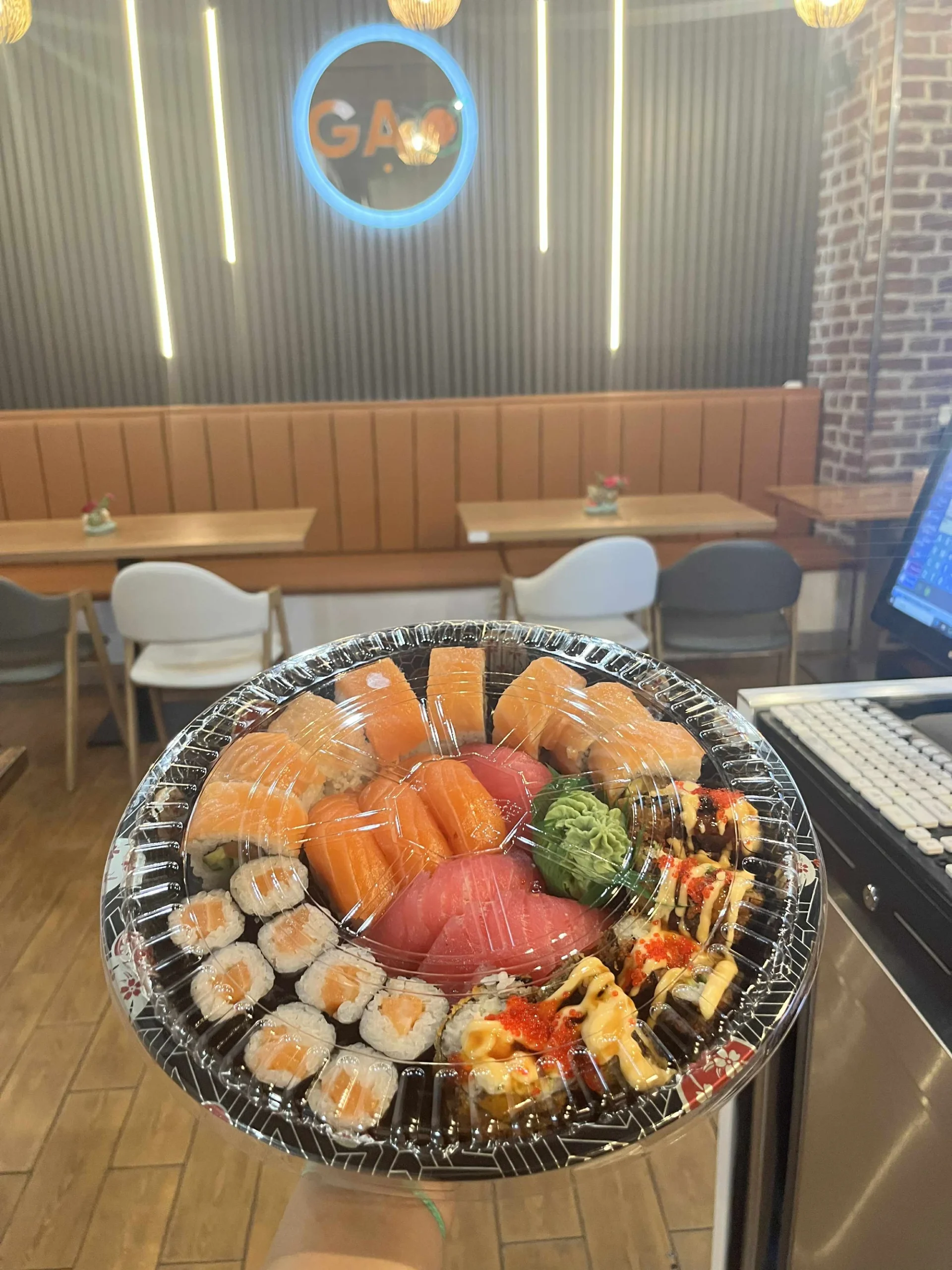 Set 24 ks sushi: maki, nigiri i smažené rolky - Obrázek 8