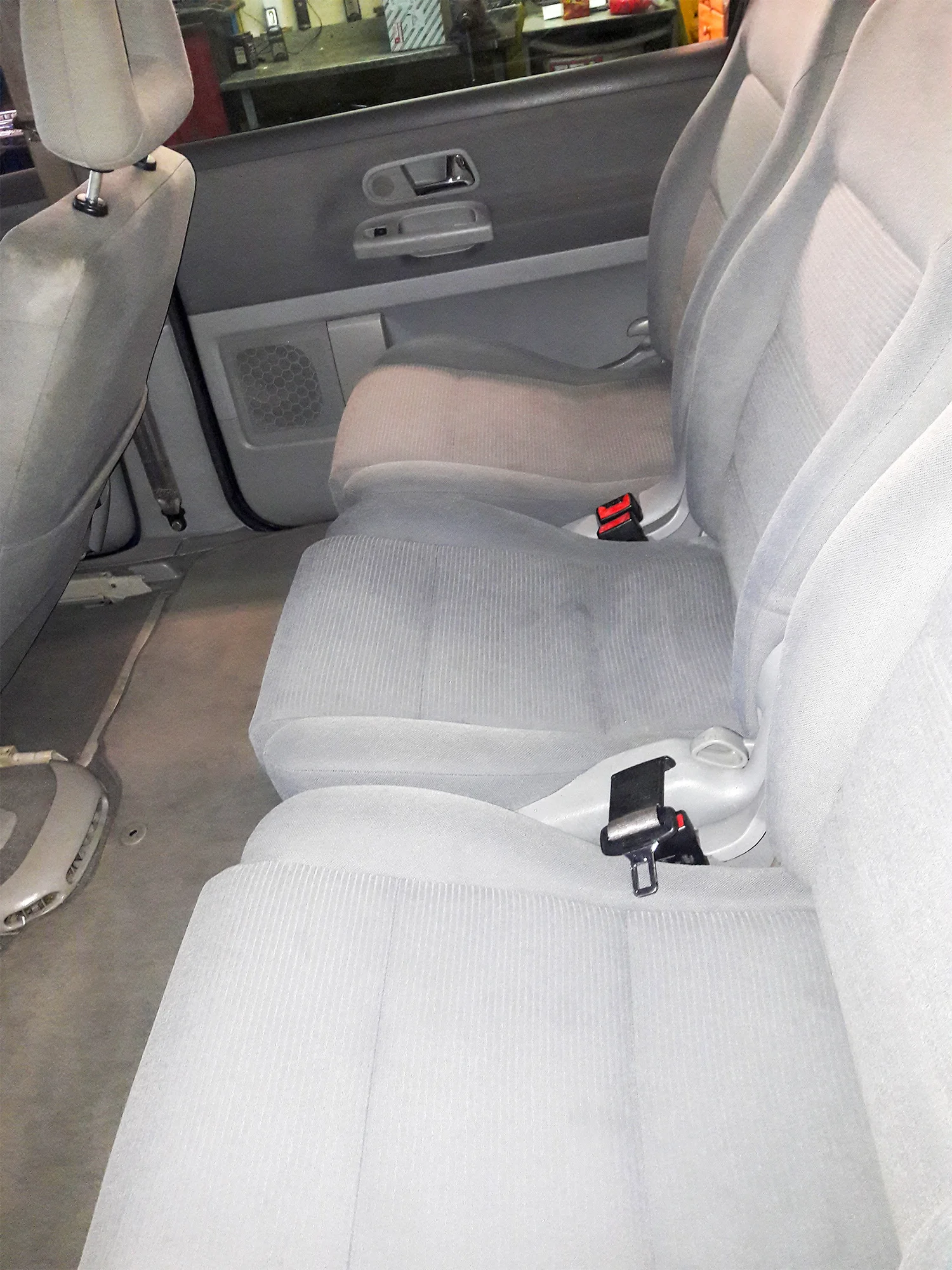 Profesionální čištění interiéru vozu: sedáky, koberce i kufr - Obrázek 3