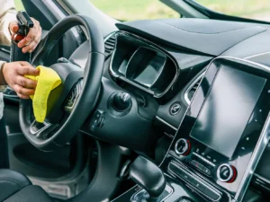 Profesionální čištění interiéru vozu: sedáky, koberce i kufr