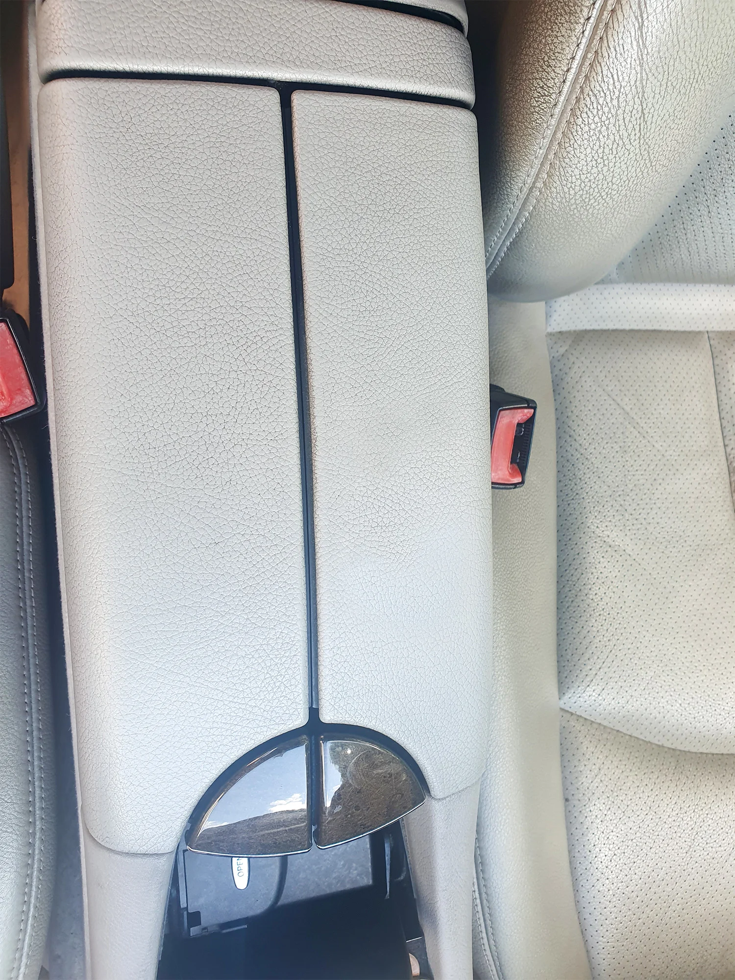 Profesionální čištění interiéru vozu: sedáky, koberce i kufr - Obrázek 4