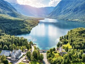 Slovinsko 100 m od Bohinjského jezera: Hotel Jezero **** se snídaní/polopenzí a vstupem do bazénu i sauny