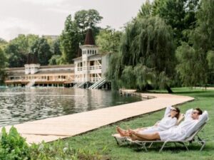 Maďarsko jen 100 m od jezera Hévíz v Bonvital Wellness & Gastro Hotelu ****+ s wellness, polopenzí a termály