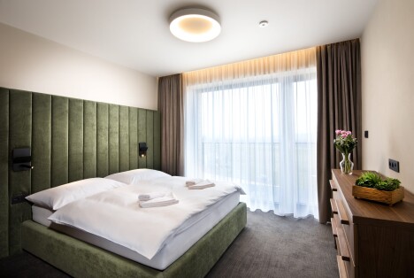 Vysoké Tatry u ski areálů: Pobyt v Royal Village se snídaní formou bufetu + vstup do wellness a Prosecco - Obrázek 4