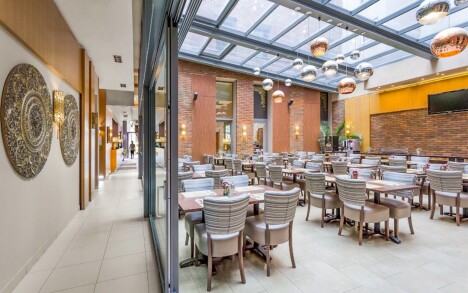 Budapešť v centru blízko nádraží a lázní: Pobyt v Marmara Hotelu **** se snídaní nebo polopenzí + WiFi zdarma - Obrázek 2