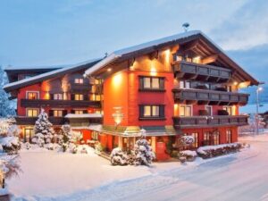 Tyrolsko blízko ski areálů v Hotelu Bruggwirt **** se snídaní/polopenzí a saunami + vstup do vnitřních bazénů