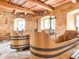Pivní, vinná či medová lázeň pro dva, menu i solná jeskyně