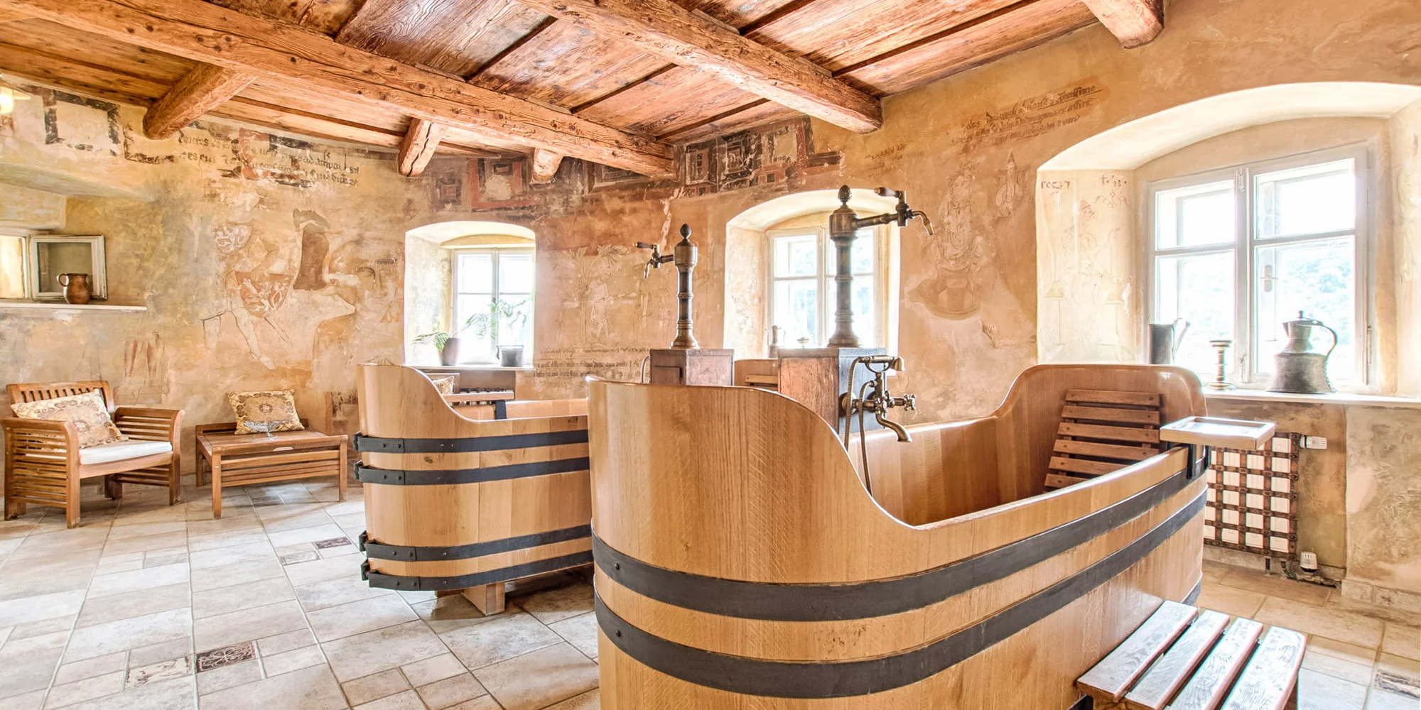 Pivní, vinná či medová lázeň pro dva, menu i solná jeskyně