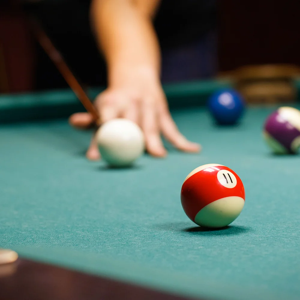 Hodina kulečníku, šipek nebo kino s občerstvením - Obrázek 2