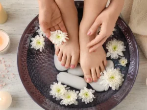 Manikúra či pedikúra vč. lakování Shellacem