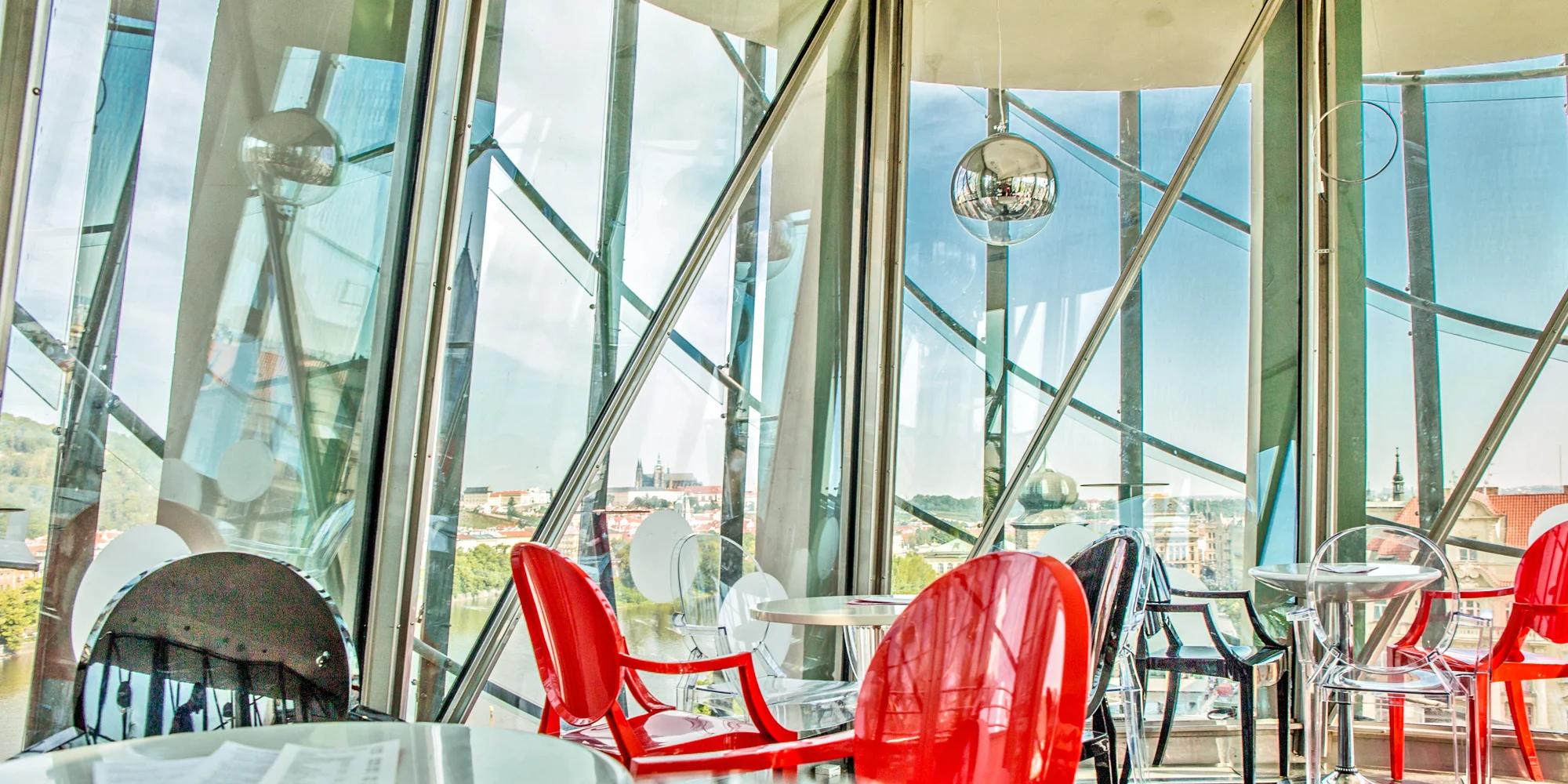 Drink v nejvyšším patře Tančícího domu v Glass Baru - Obrázek 4