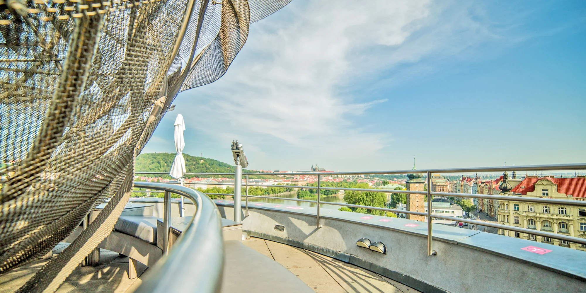 Drink v nejvyšším patře Tančícího domu v Glass Baru - Obrázek 6