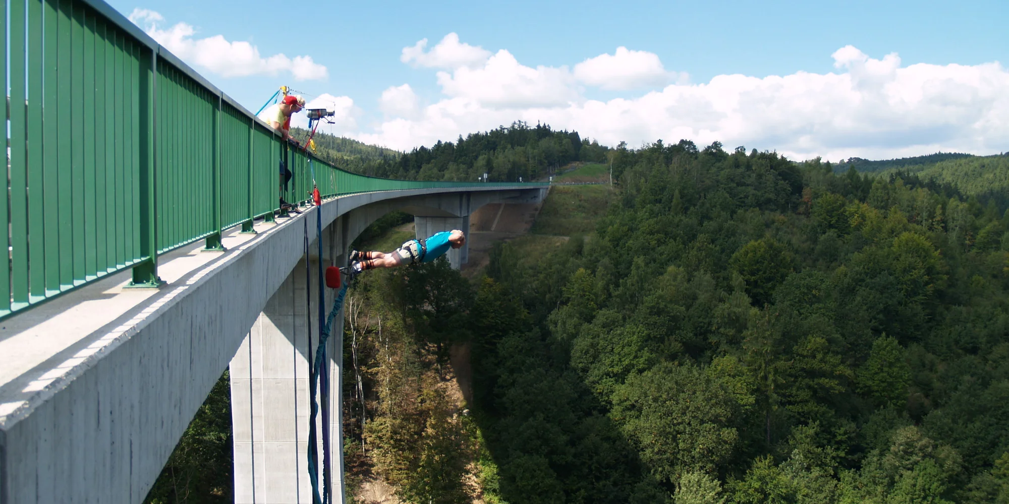 Extrémní bungee jumping z nejvyššího mostu v ČR - Obrázek 3