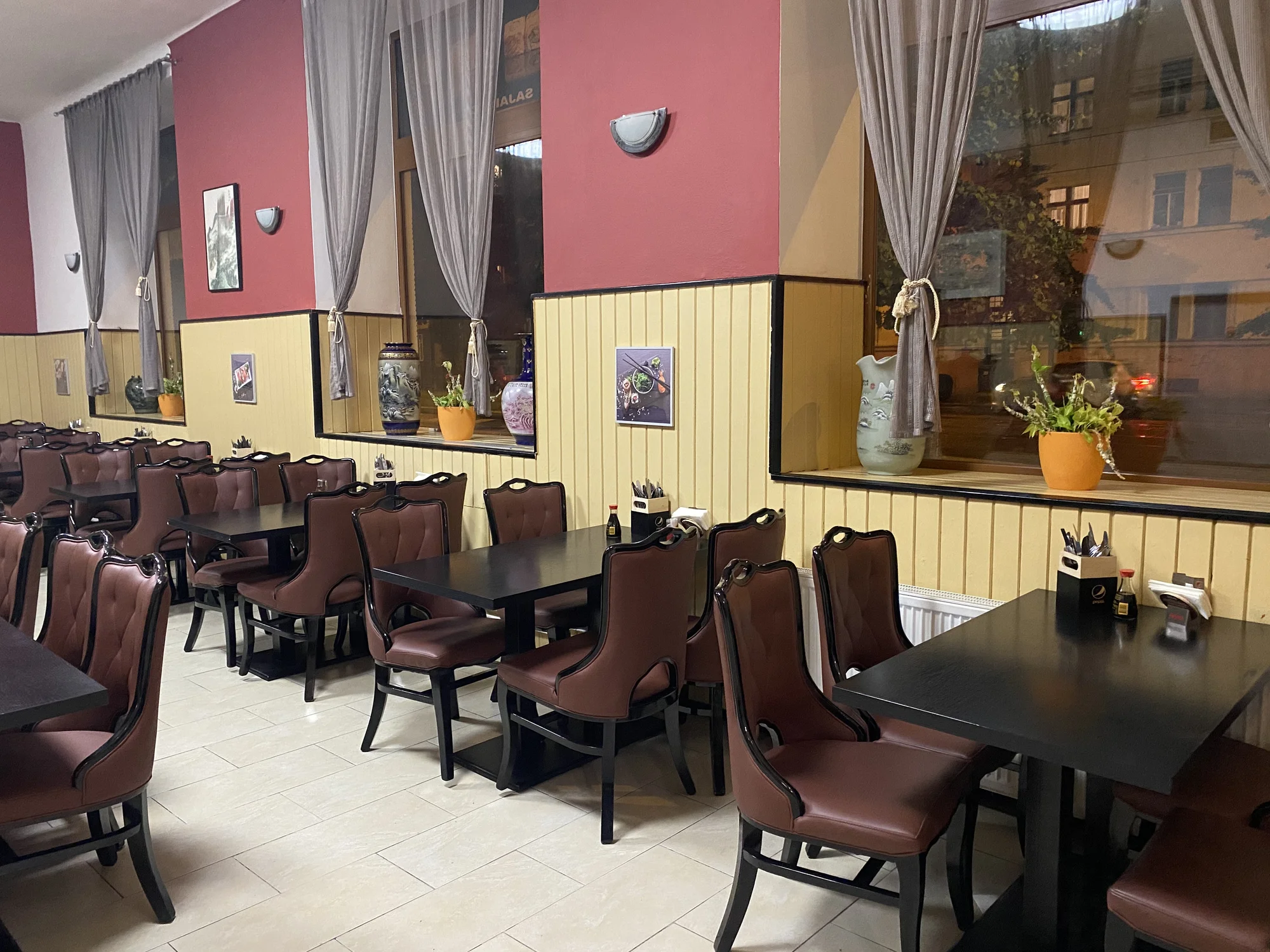 Sety s 24–72 ks sushi, miso polévkami či závitky - Obrázek 11