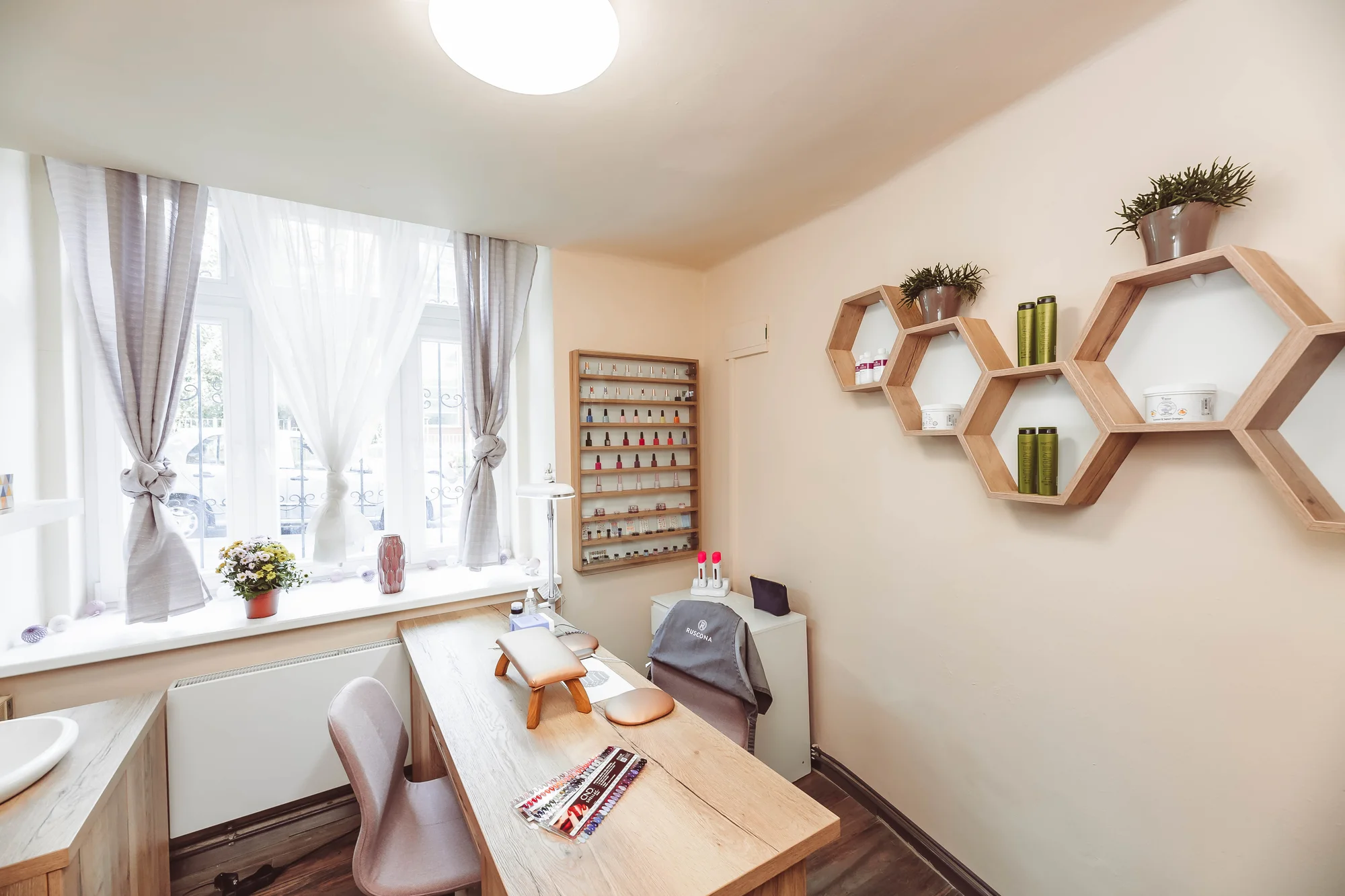 Manikúra s P-Shine, shellacem či depilací rukou - Obrázek 7