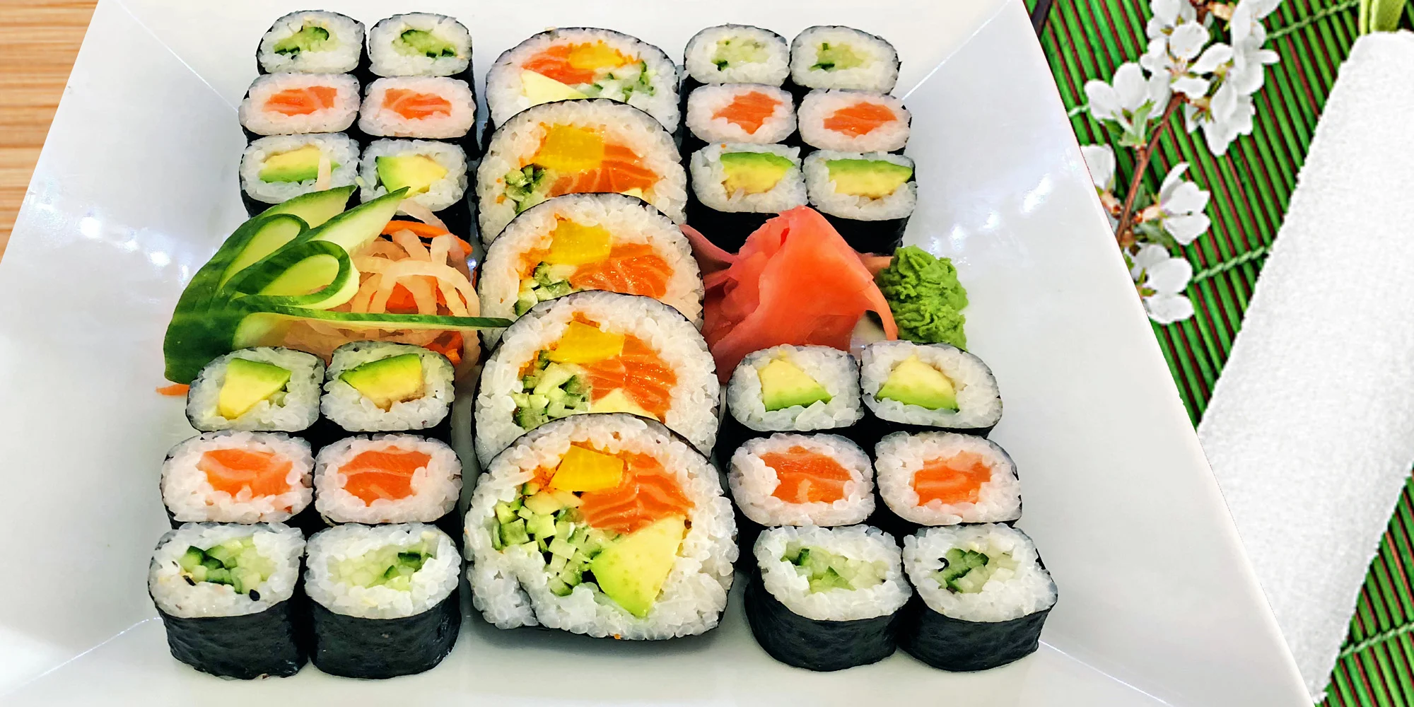 Sety s 24–72 ks sushi, miso polévkami či závitky - Obrázek 4