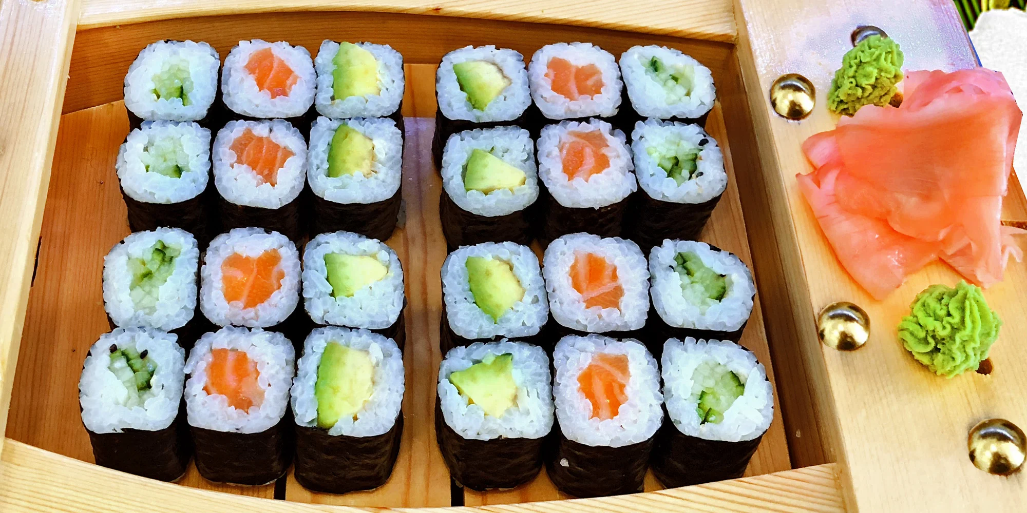 Sety s 24–72 ks sushi, miso polévkami či závitky - Obrázek 5