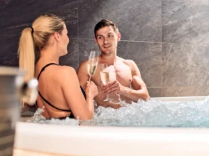 120 minut v privátním wellness pro 2: vířivka i sauna