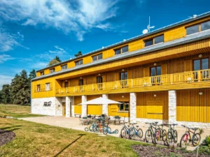 Pobyt u Bezdězu: polopenze i vstup do bazénu a kina