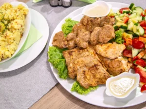 Steak menu z grilu s 600 g masa, brambory a omáčky