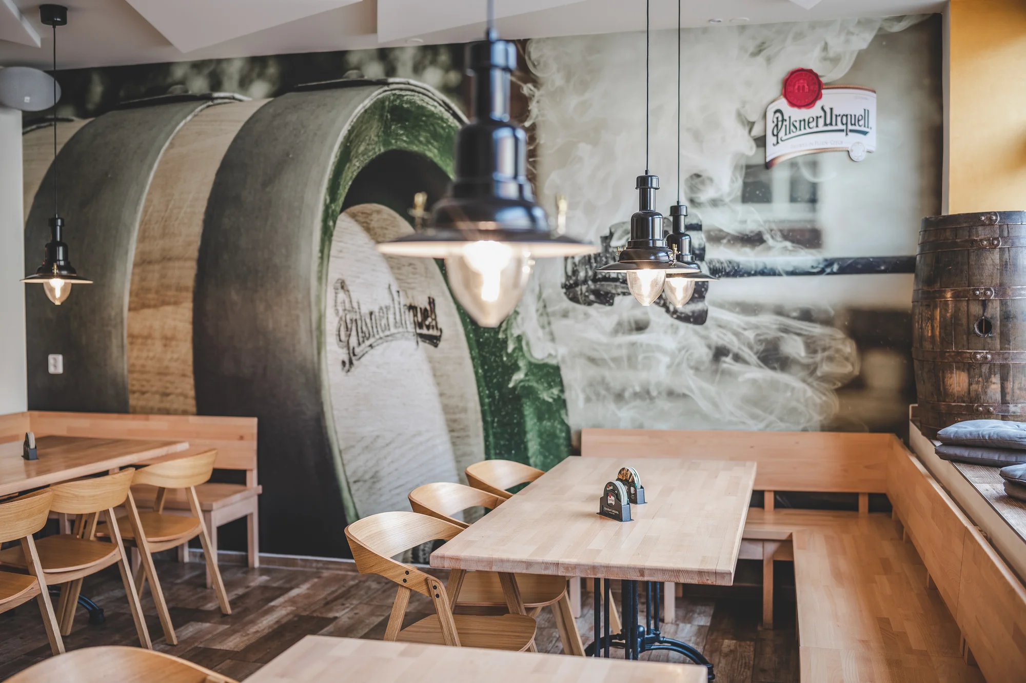 500 g grilovaných vepřových žeber, omáčky a pečivo - Obrázek 8