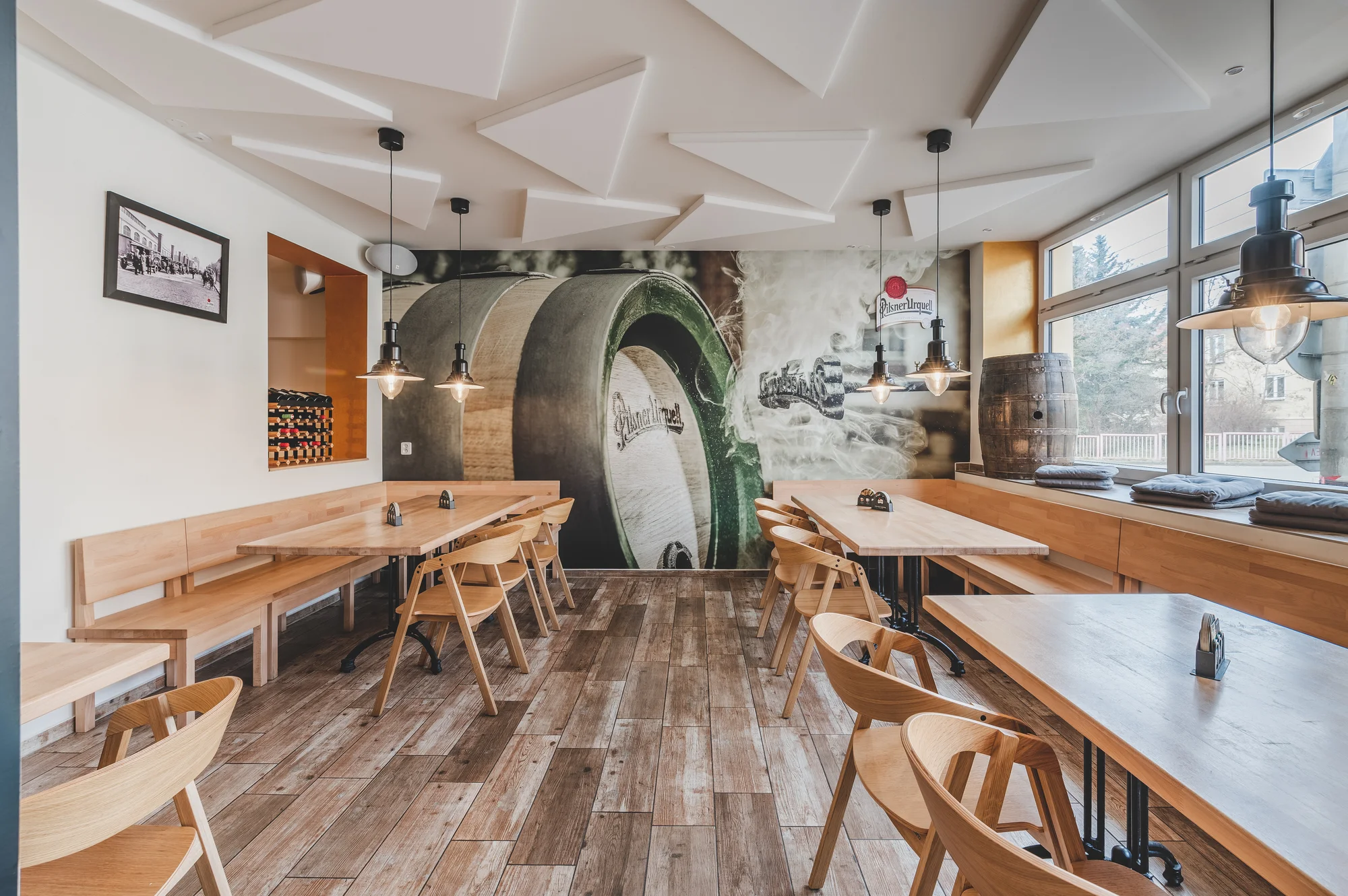 500 g grilovaných vepřových žeber, omáčky a pečivo - Obrázek 9