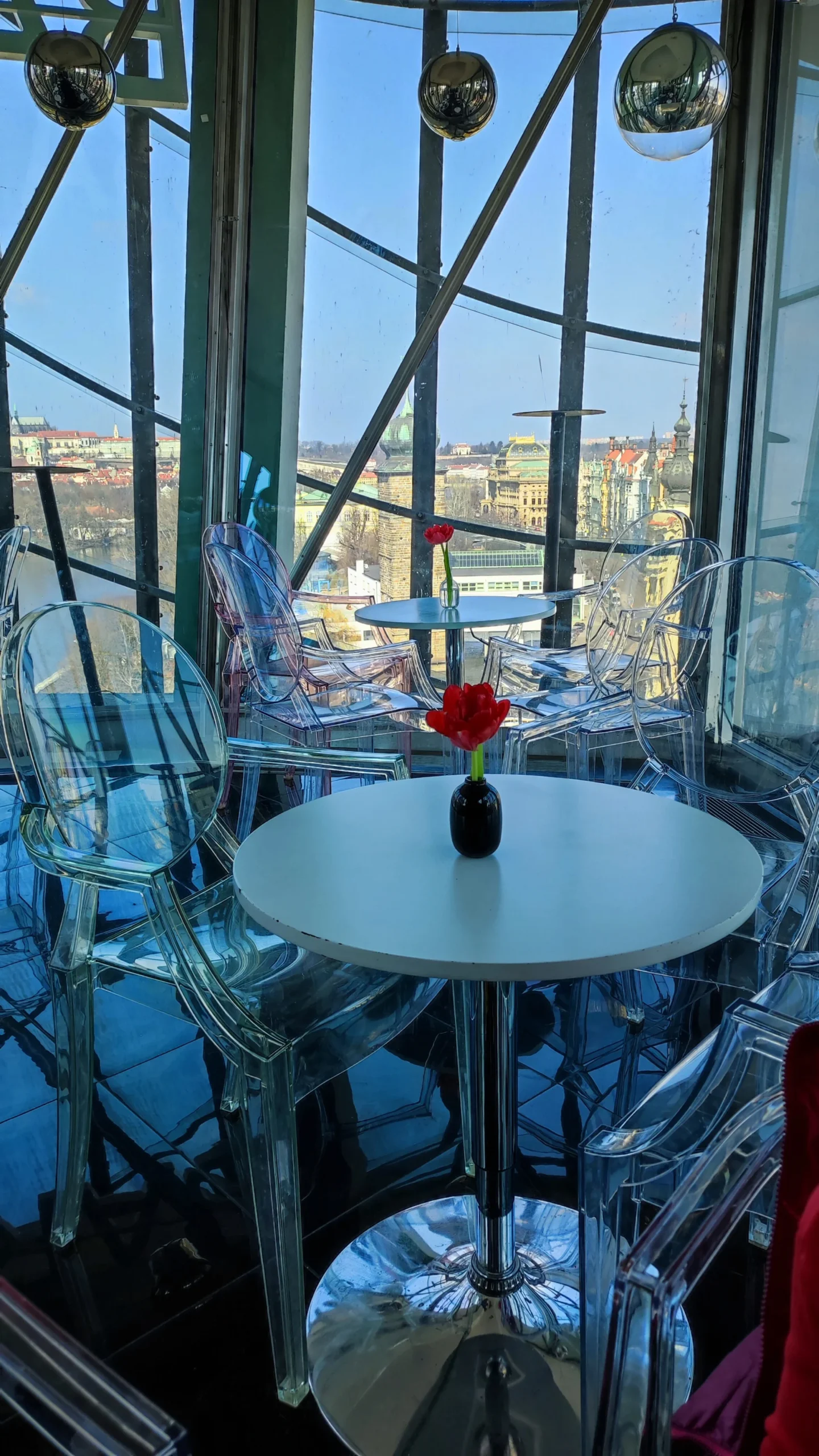 Drink v nejvyšším patře Tančícího domu v Glass Baru - Obrázek 8