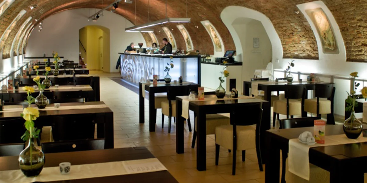 2 nebo 4 sklenky vína či prosecca s miskou arašídů - Obrázek 4