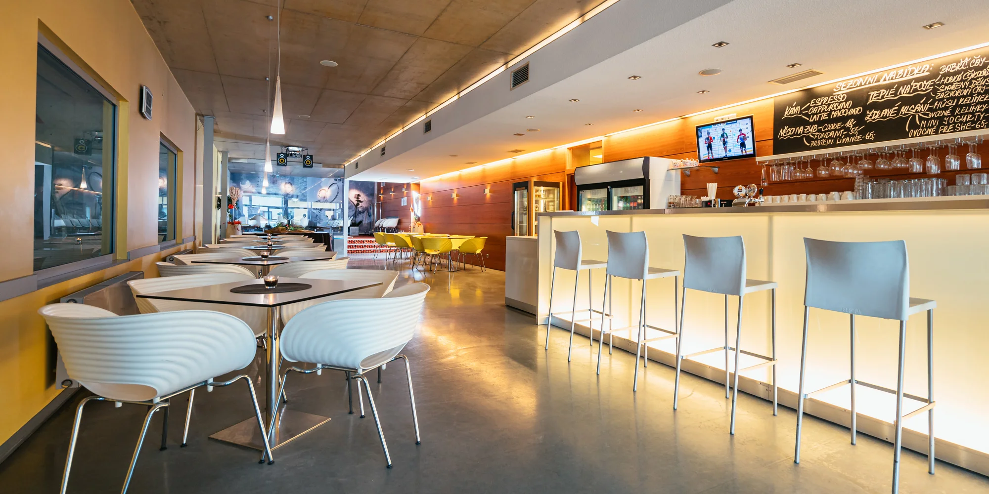 Privátní vířivka a láhev sektu nebo sauna pro 2 osoby - Obrázek 5