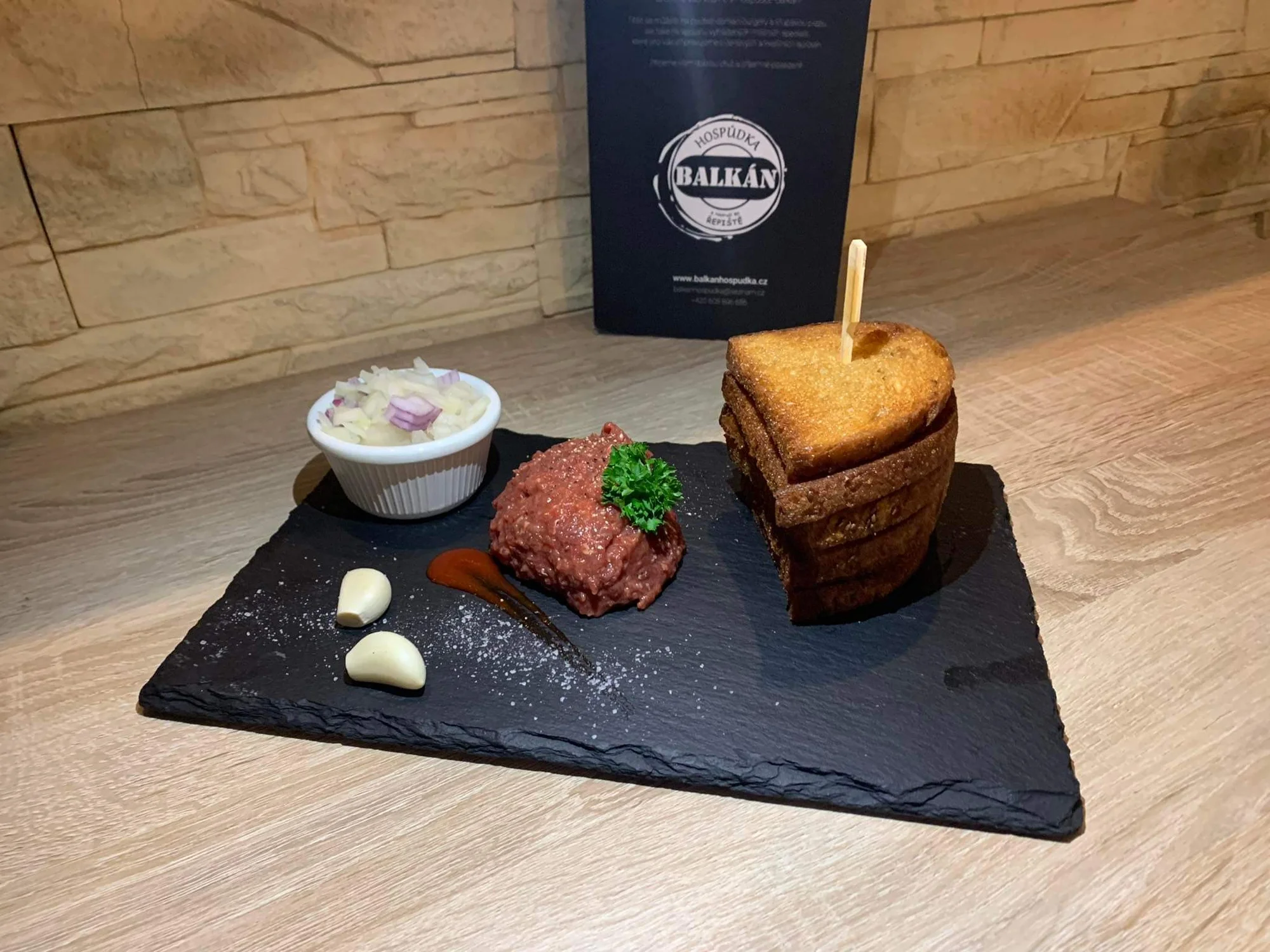 Hovězí tatarák a křupavé topinky: 120 či 240 g - Obrázek 7